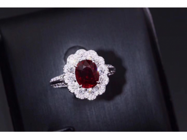 【第124期】PT900鸽血红红宝石镶钻石戒指
