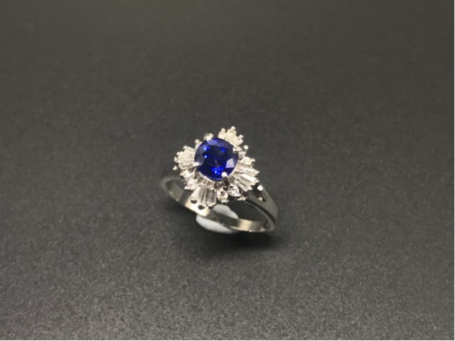 Pt900蓝宝石钻石戒指