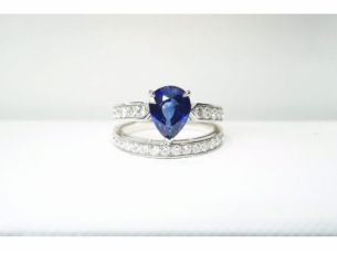 水滴蓝宝石戒指